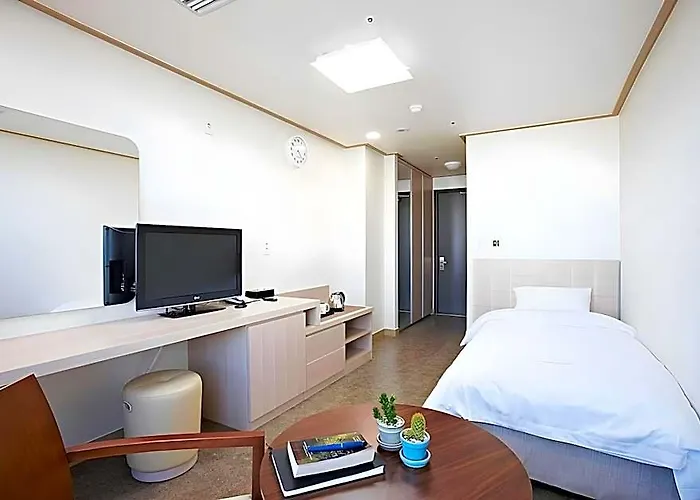 Hotel Hi Youth 3*